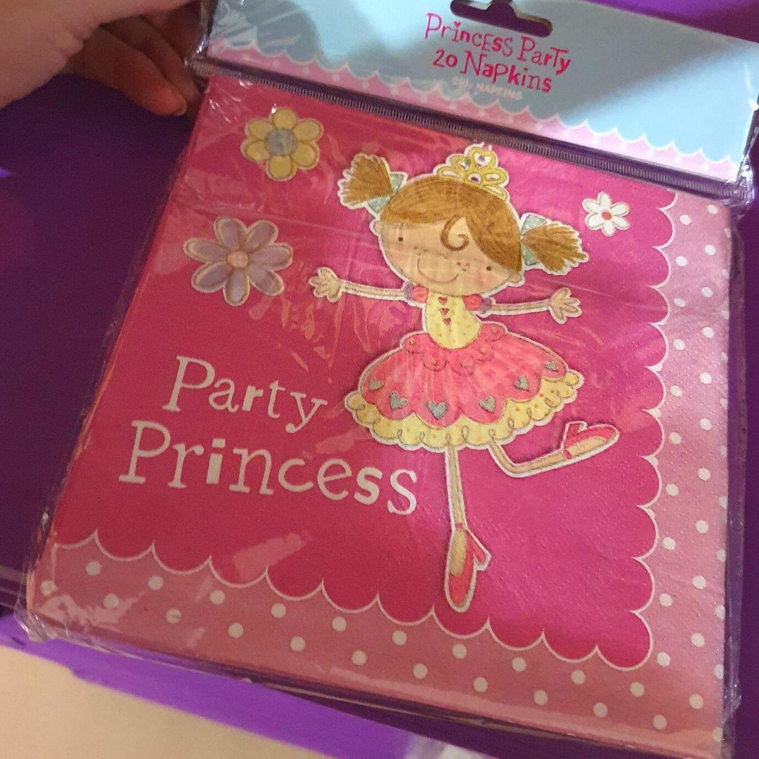 PRINCESSES - Everything for the party - setup and gadgets