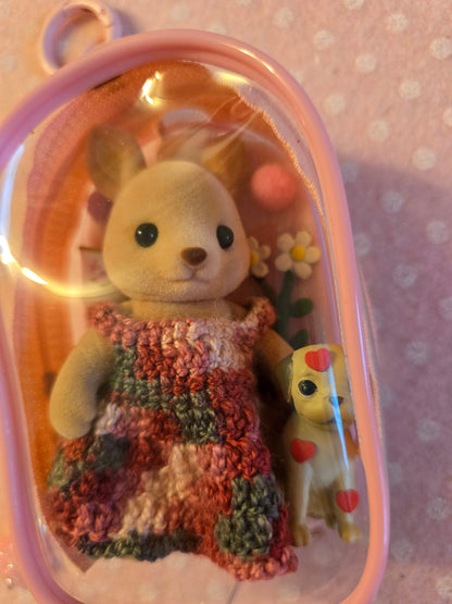 Sylvanian family bag charm - canguro vestito crochet