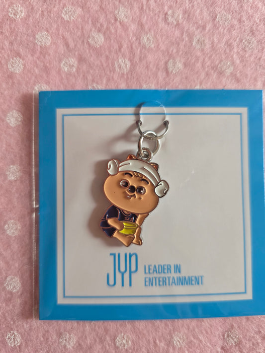 Girocollo in acciaio con Stray Kids official charms da Sauna Pop up Store