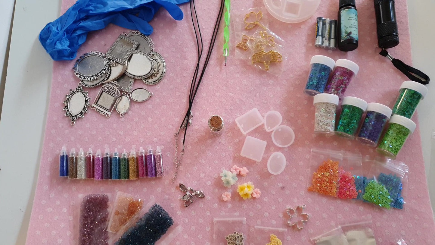 CALENDARIO DELL'AVVENTO "RESINA UV"  con torcia, stampi, decorazioni