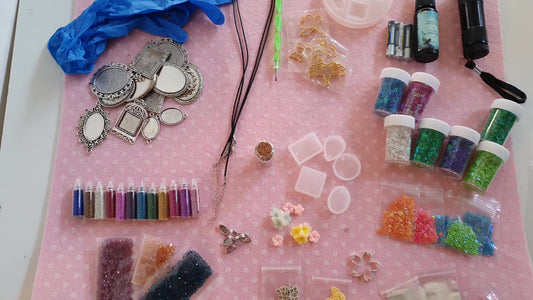 CALENDARIO DELL'AVVENTO "RESINA UV"  con torcia, stampi, decorazioni